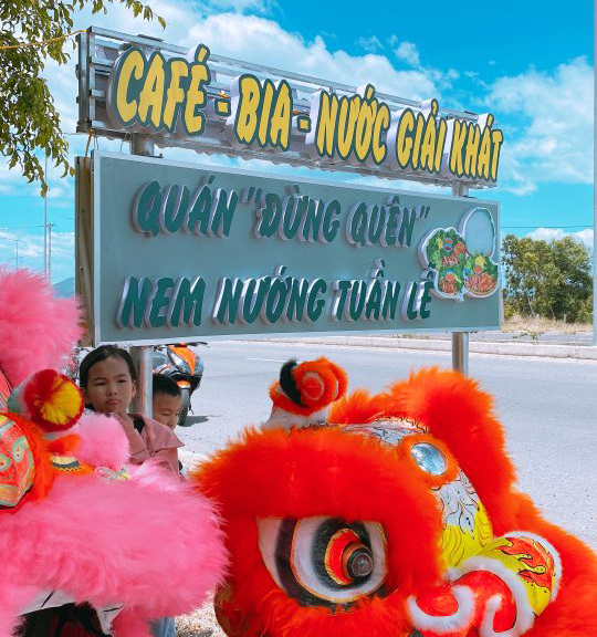 Quán “Đừng Quên” Nem Nướng Tuần Lễ Khai Trương Tưng Bừng, Khách Đến Nườm Nượp!