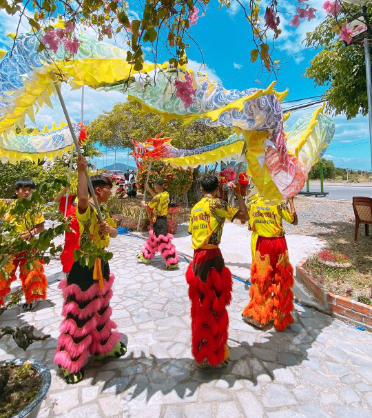 Quán “Đừng Quên” Nem Nướng Tuần Lễ Khai Trương Tưng Bừng, Khách Đến Nườm Nượp!