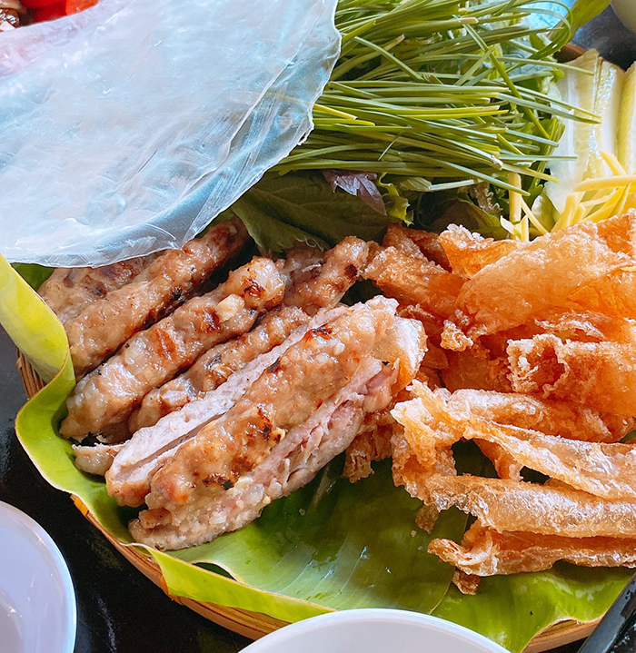 Quán “Đừng Quên” Nem Nướng Tuần Lễ Khai Trương Tưng Bừng, Khách Đến Nườm Nượp!