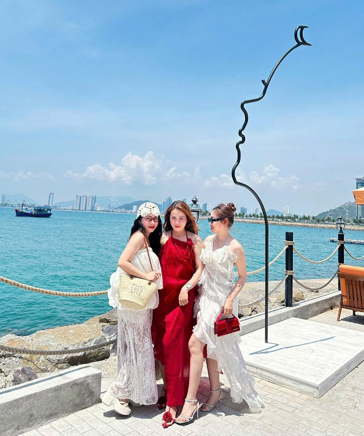 Cà phê Nha Trang không chỉ ngon, view biển xịn này mới khiến Gen Z check-in rần rần! | FNBMaps.Com