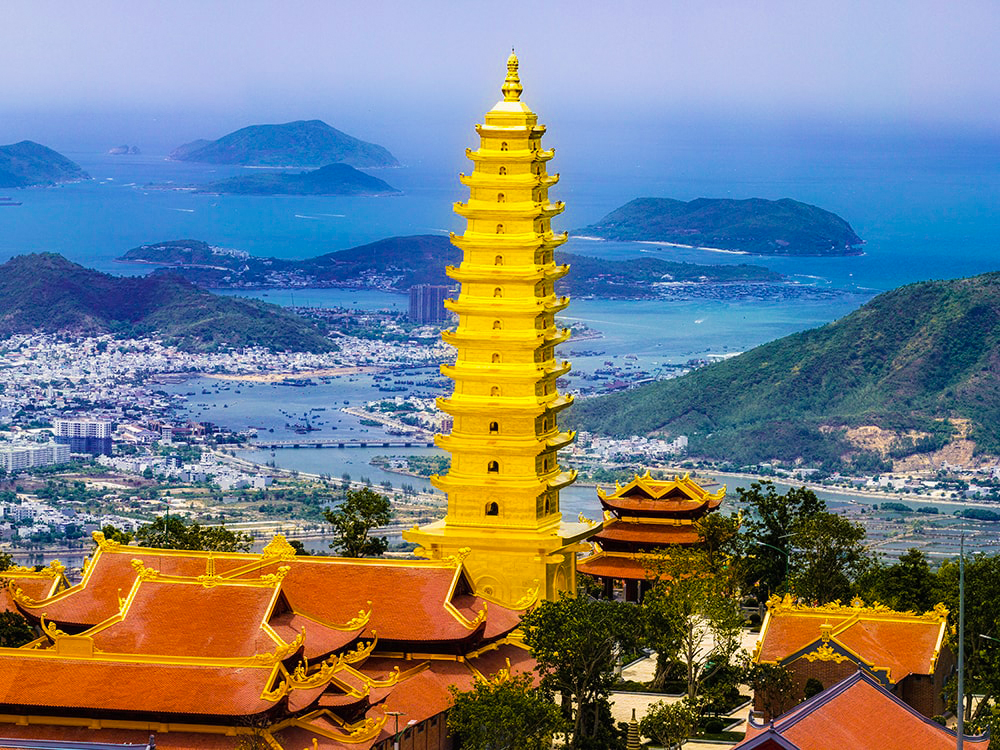 Chùa mới trên Núi Chín Khúc gây sốt "Trúc Lâm Phụng Thùy Sơn" bên trong có gì