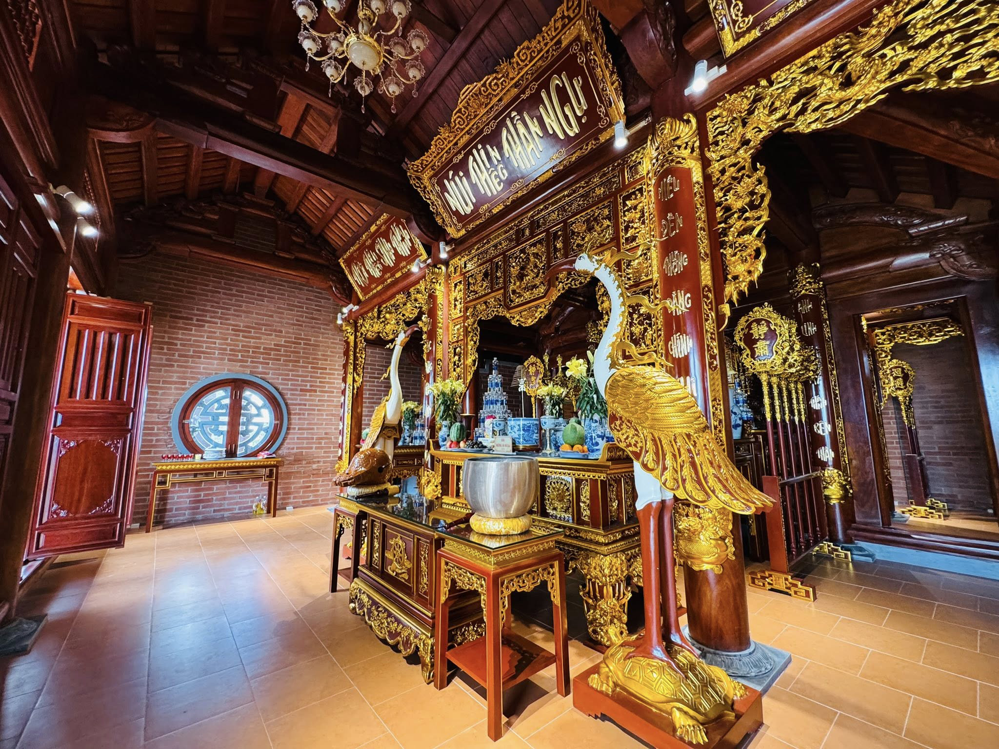 Chùa mới trên Núi Chín Khúc gây sốt "Trúc Lâm Phụng Thùy Sơn" bên trong có gì