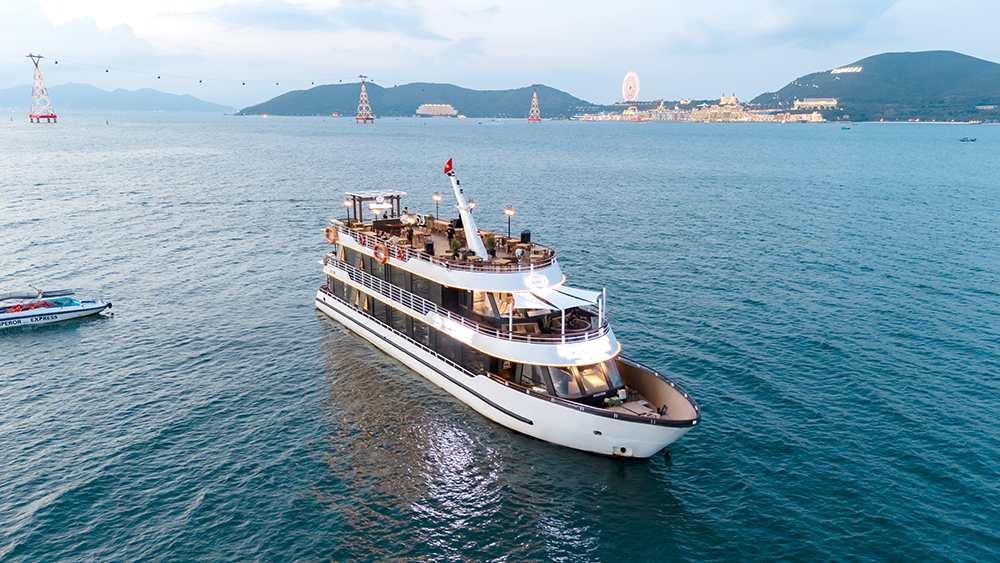 Tàu Emperor Cruise Nha Trang – Khi Chuyến Đi Biến Thành Nghệ Thuật Trải Nghiệm 5 Sao