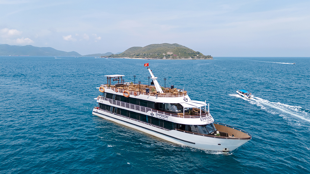 Tàu Emperor Cruise Nha Trang – Khi Chuyến Đi Biến Thành Nghệ Thuật Trải Nghiệm 5 Sao