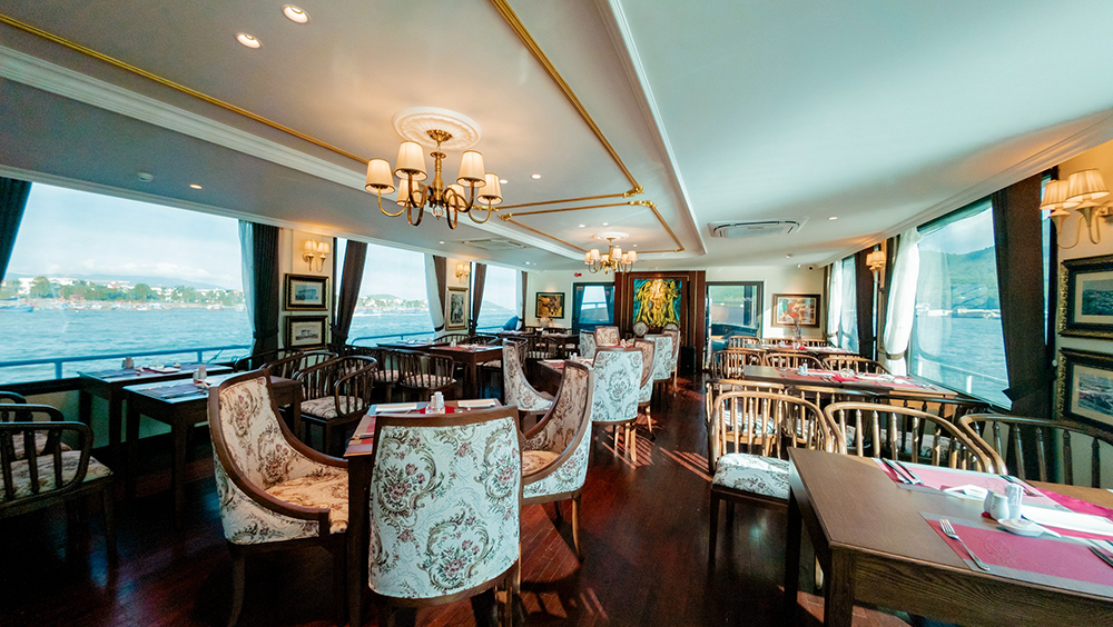 Tàu Emperor Cruise Nha Trang – Khi Chuyến Đi Biến Thành Nghệ Thuật Trải Nghiệm 5 Sao