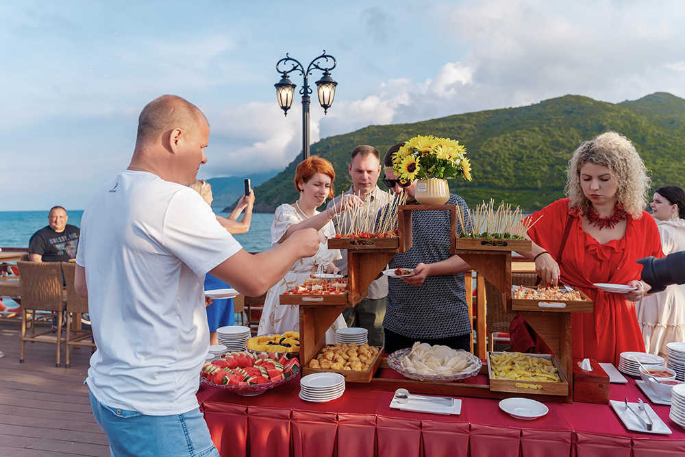 Tàu Emperor Cruise Nha Trang – Khi Chuyến Đi Biến Thành Nghệ Thuật Trải Nghiệm 5 Sao