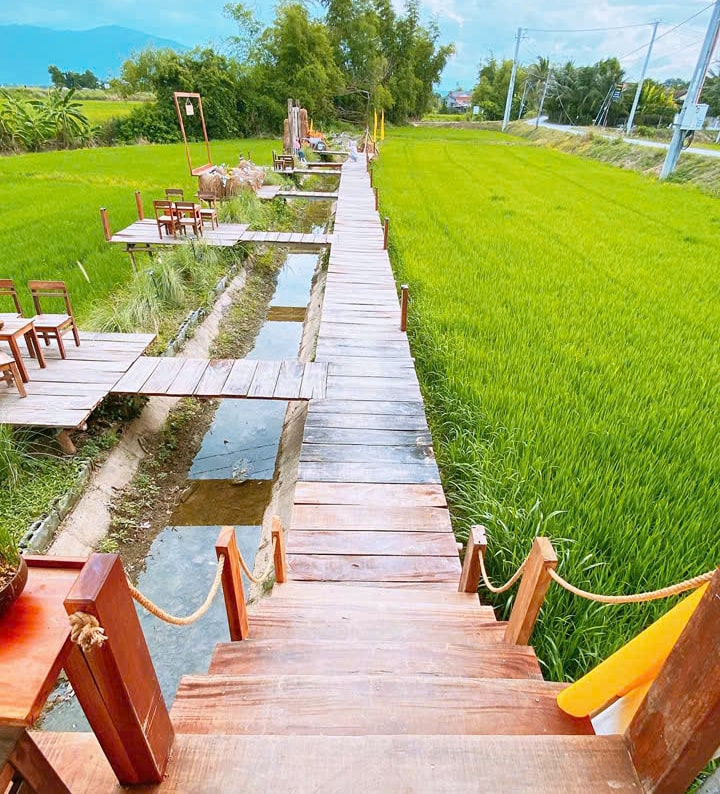 Gác Lúa Coffee – Quán cà phê view đồng lúa siêu chill ở Diên Khánh, Khánh Hòa