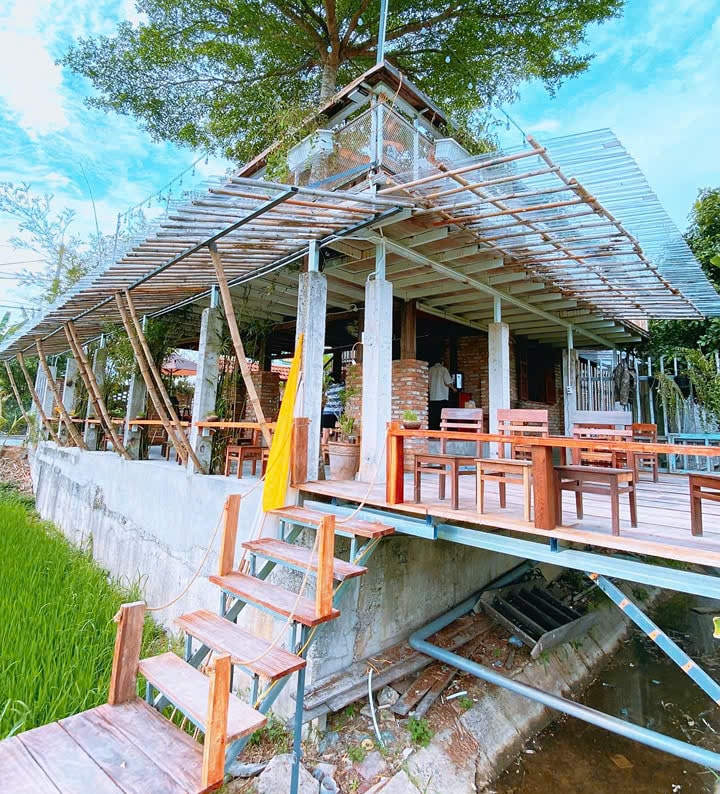 Gác Lúa Coffee – Quán cà phê view đồng lúa siêu chill ở Diên Khánh, Khánh Hòa