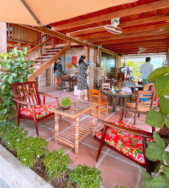 Gác Lúa Coffee – Quán cà phê view đồng lúa siêu chill ở Diên Khánh, Khánh Hòa