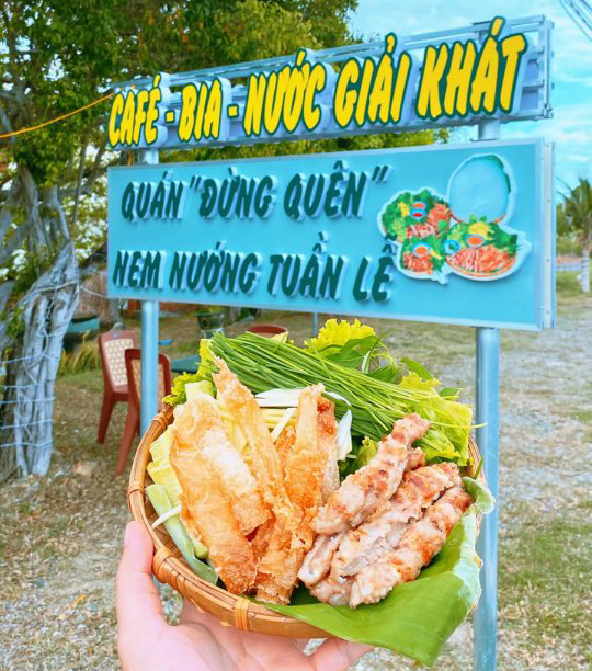 Quán “Đừng Quên” Nem Nướng Tuần Lễ Khai Trương Tưng Bừng, Khách Đến Nườm Nượp!