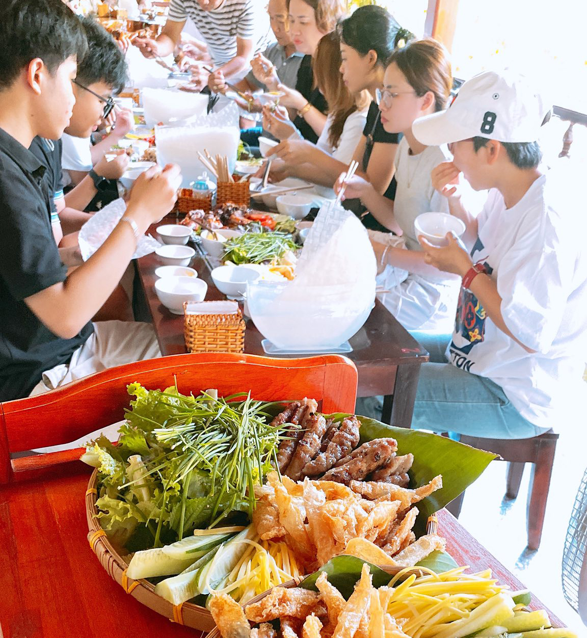 Quán “Đừng Quên” Nem Nướng Tuần Lễ Khai Trương Tưng Bừng, Khách Đến Nườm Nượp!