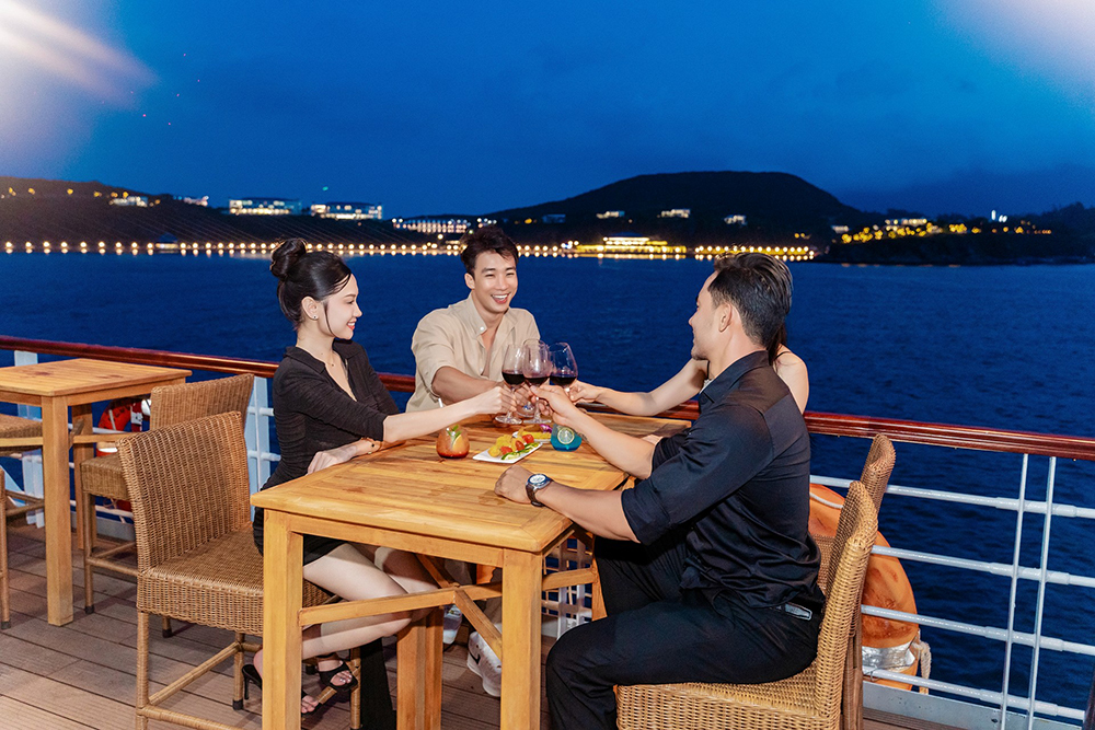 Tour Du Thuyền 'đáng tiền' nhất tại Nha Trang! Tiêu chuẩn hay cao cấp???