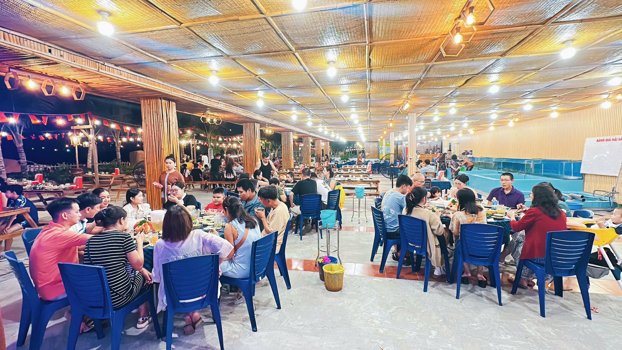 Chợ Đêm Cam Lâm Điểm Hẹn Ẩm Thực & Mua Sắm Sôi Động Ở Khánh Hòa | FNBMaps.Com