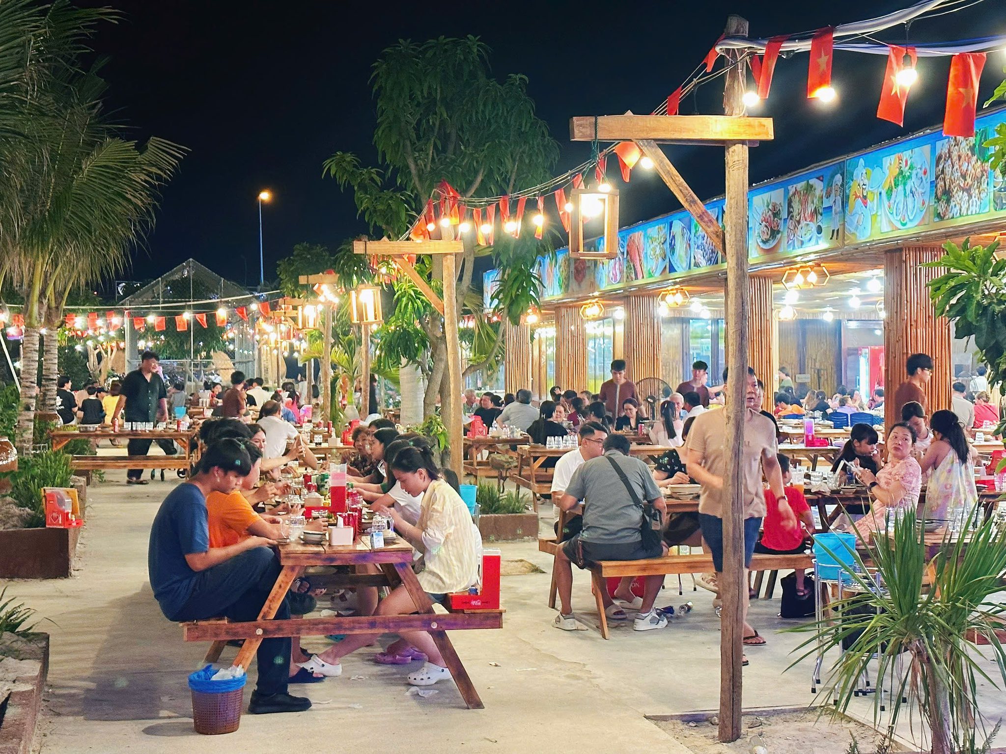 Chợ Đêm Cam Lâm Điểm Hẹn Ẩm Thực & Mua Sắm Sôi Động Ở Khánh Hòa | FNBMaps.Com