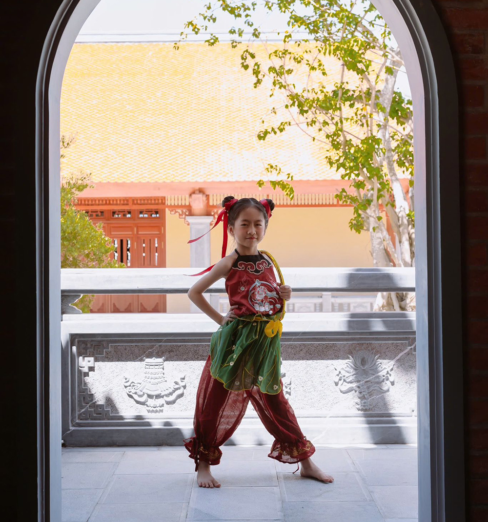 Bộ ảnh "Na Tra" nhí siêu cute trên Chùa Trúc Lâm Phụng Thùy Sơn Nha Trang đang gây bão MXH | FNBMaps.Com