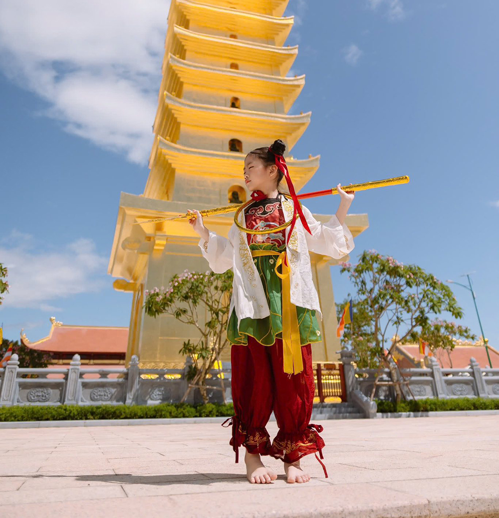 Bộ ảnh "Na Tra" nhí siêu cute trên Chùa Trúc Lâm Phụng Thùy Sơn Nha Trang đang gây bão MXH | FNBMaps.Com