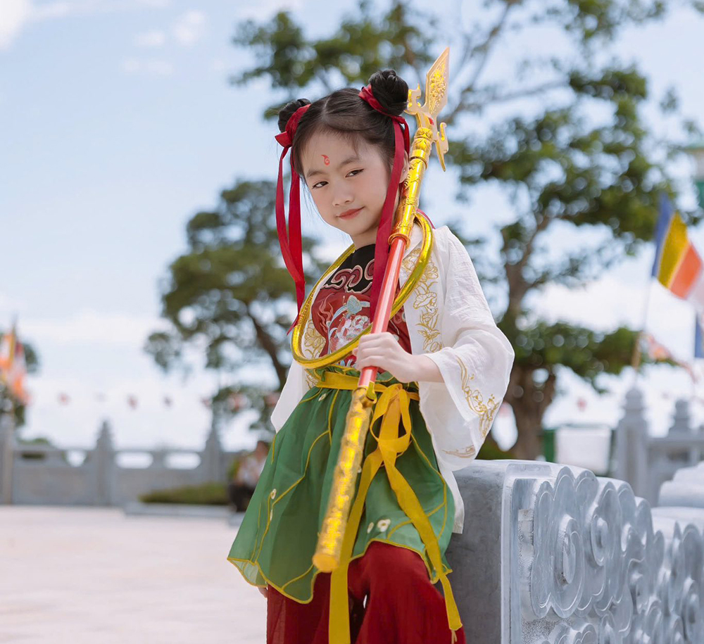 Bộ ảnh "Na Tra" nhí siêu cute trên Chùa Trúc Lâm Phụng Thùy Sơn Nha Trang đang gây bão MXH | FNBMaps.Com