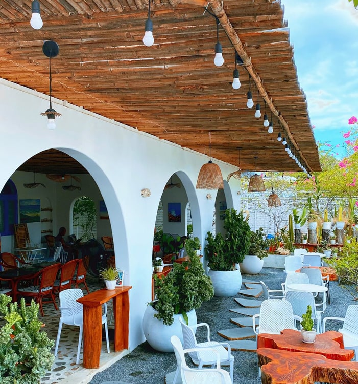 Quán Cafe Cối Xay Gió Santorini Cam Ranh | FNBMaps.Com