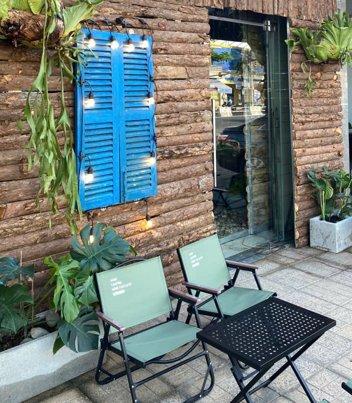 Check-in Fury Coffee Quán cà phê Nha Trang phong cách rustic ấn tượng
