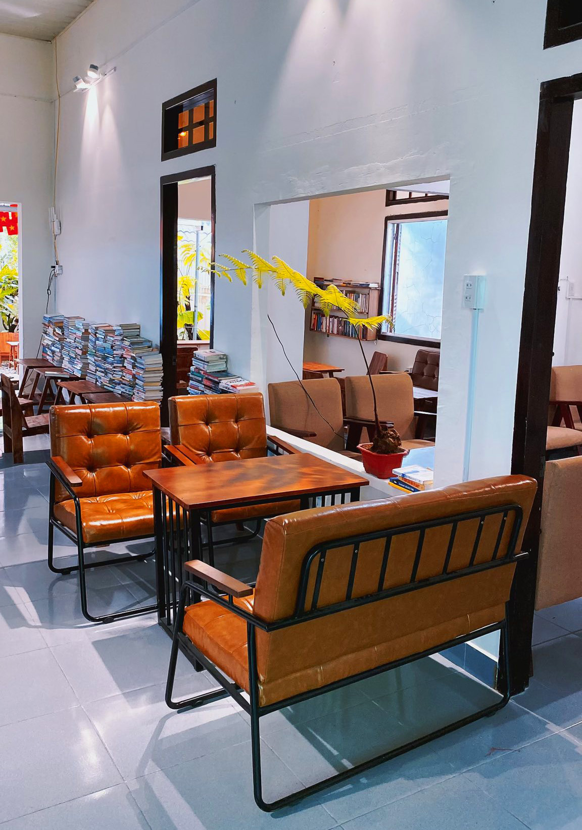 Tiệm cà phê ngày bình yên Nha Trang| FNBMaps.com