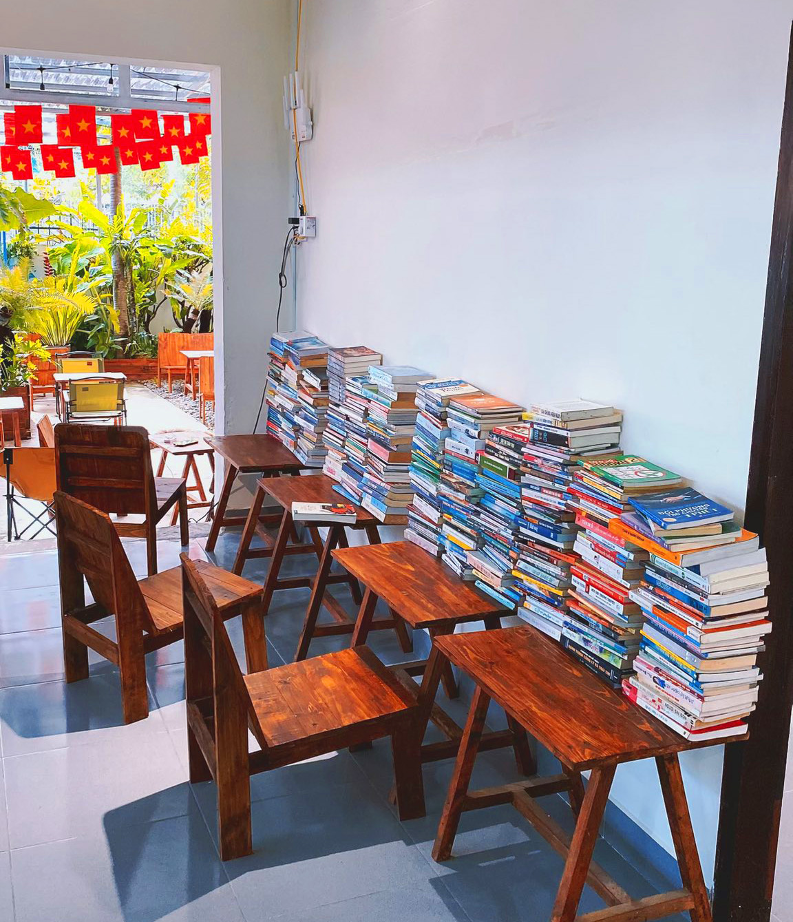 Tiệm cà phê ngày bình yên Nha Trang| FNBMaps.com