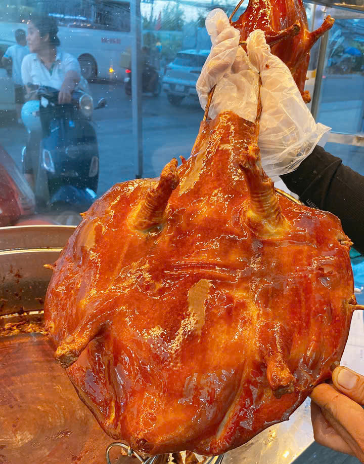 Vịt quay da giòn Minh Hiếu | Fnbmaps.com