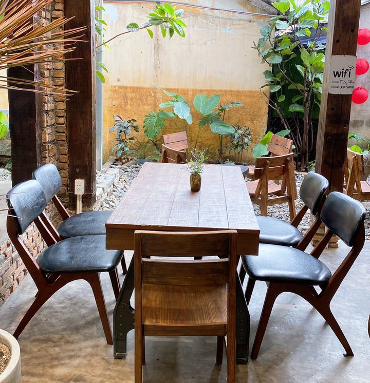 Măng Coffee & More – Quán Cà Phê Cá Koi Đẹp Chụp Ảnh Tết Diên Khánh