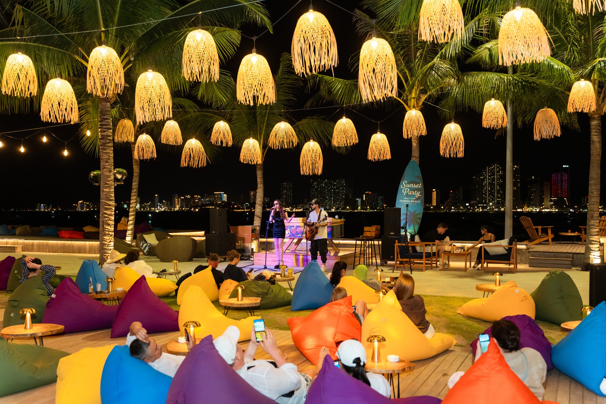 Cafe Acoustic 8/3 Ở Nha Trang Cho Cặp Đôi – 6 Quán Lãng Mạn Nghe Là “Đổ”