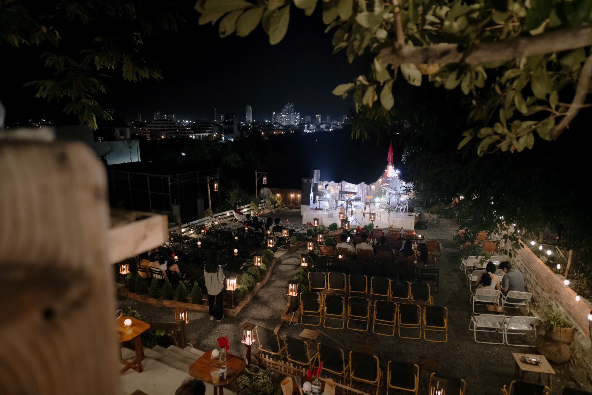 Cafe Acoustic 8/3 Ở Nha Trang Cho Cặp Đôi – 6 Quán Lãng Mạn Nghe Là “Đổ”