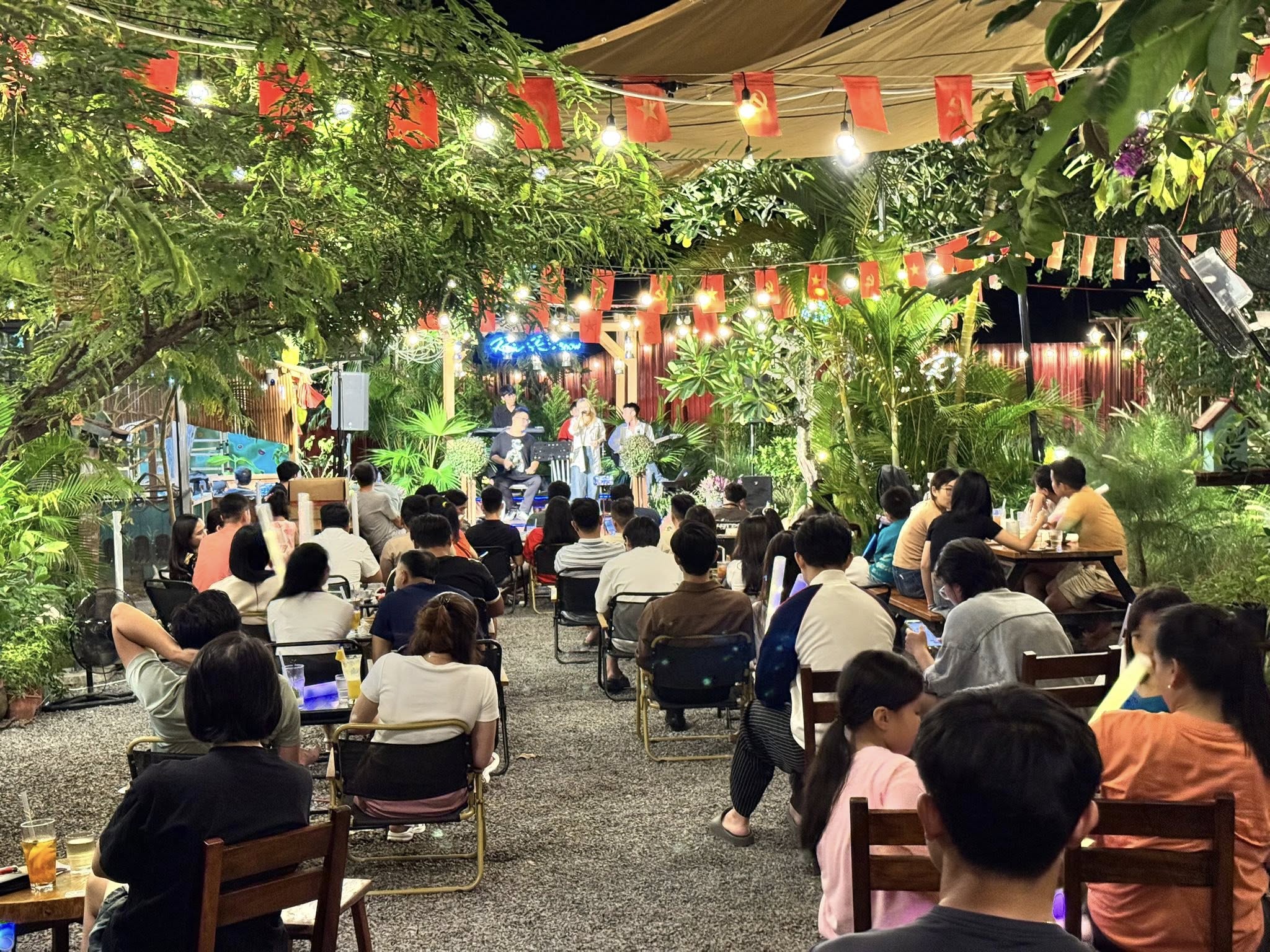 Cafe Acoustic 8/3 Ở Nha Trang Cho Cặp Đôi – 6 Quán Lãng Mạn Nghe Là “Đổ”