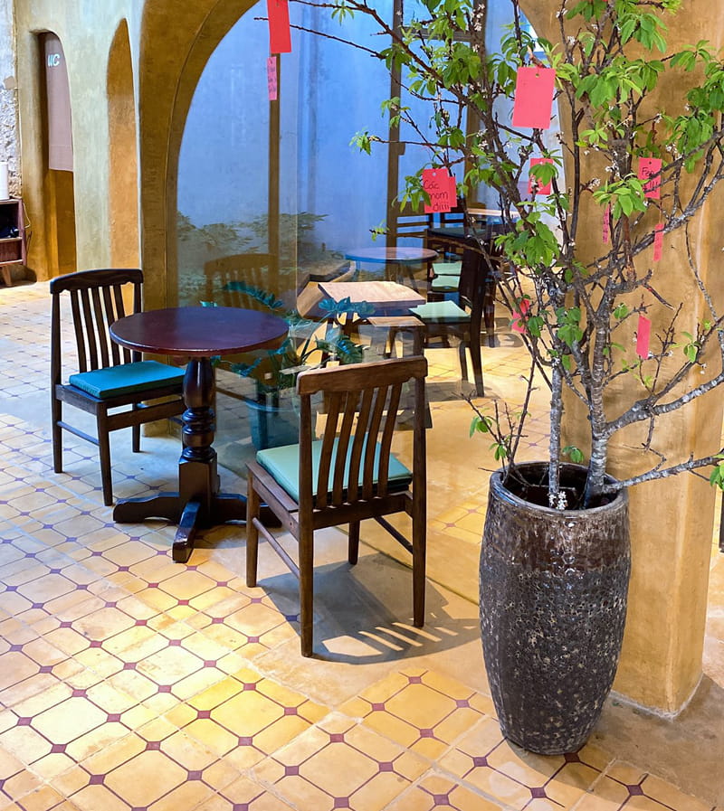 Đầm Coffee by Ola Quán Cafe Nha Trang view "Chợ Đầm" Siu Chill