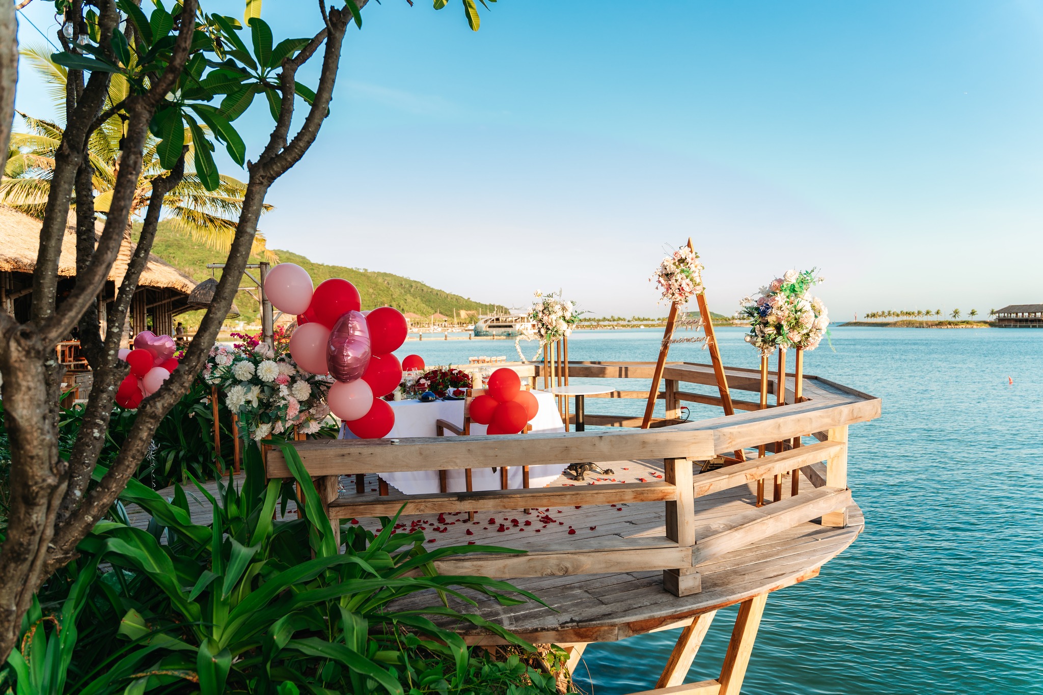 Quán Ăn & Cafe View Biển Hẹn Hò 8/3 Lãng Mạn Khiến Nàng “Đổ Gục”