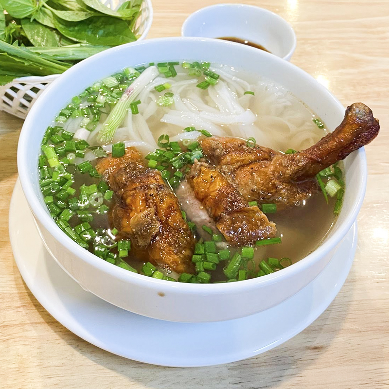 Đi Chơi Về Muộn? 8 Quán Ăn Đêm Nha Trang Mở Khuya Cực Đông