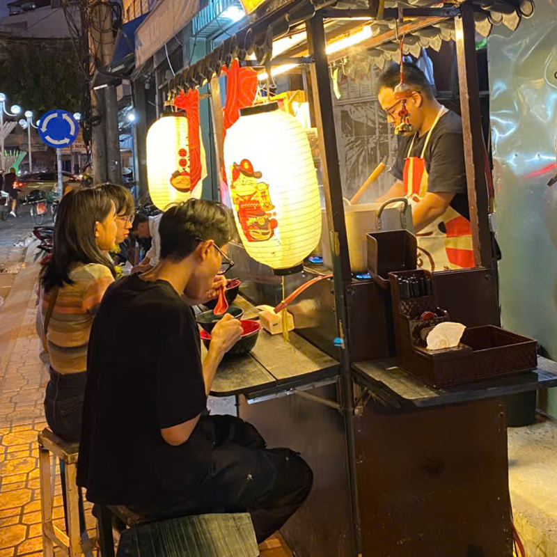 Đi Chơi Về Muộn? 8 Quán Ăn Đêm Nha Trang Mở Khuya Cực Đông