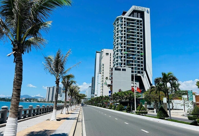 Ăn Gì Ở Phạm Văn Đồng Bắc Nha Trang? 10 Quán Ngon View Biển Nên Thử