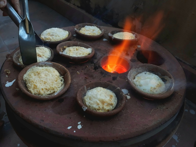 Ăn Bánh Căn Nha Trang Ở Đâu Ngon? 10 Quán Người Địa Phương Hay Ăn