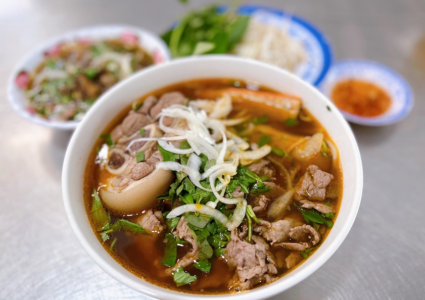 Ăn Gì Ở Tháp Bà Nha Trang? 10 Quán Ngon Rẻ Món Gì Cũng Có