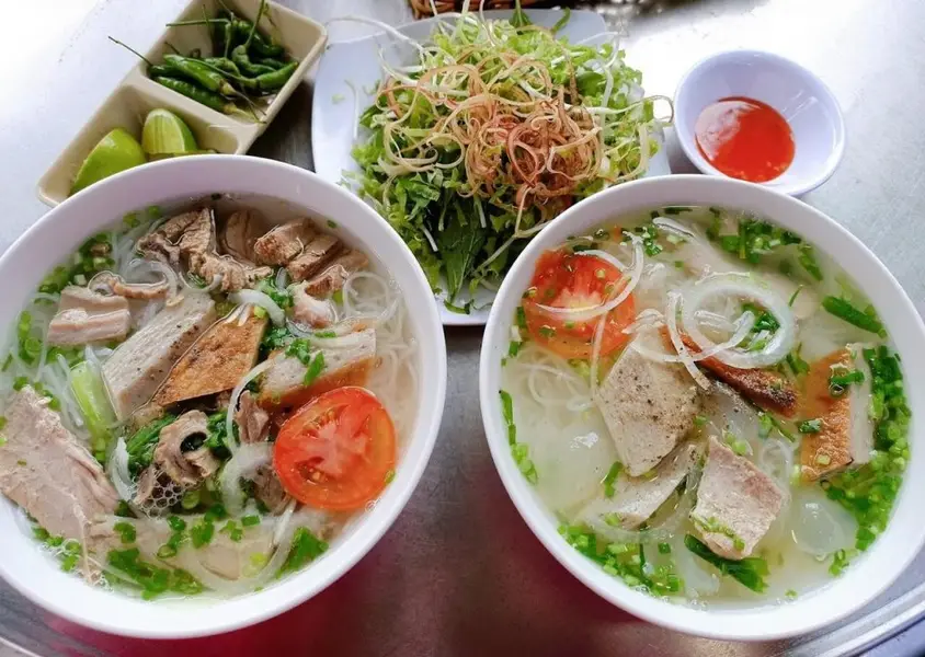 Đi Nha Trang Mà Chưa Thử Bún Sứa? 10 Quán Dân Địa Phương Review Thực Tế