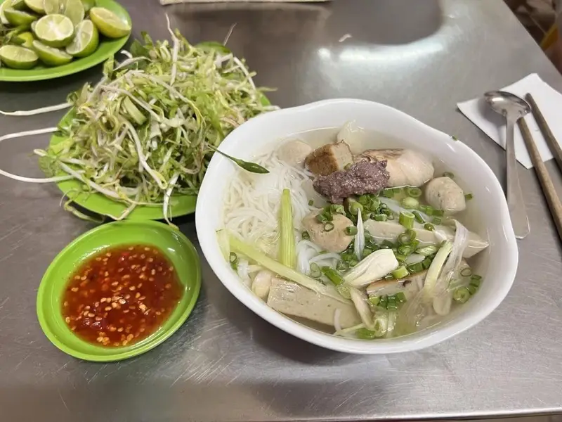 Đi Nha Trang Mà Chưa Thử Bún Sứa? 10 Quán Dân Địa Phương Review Thực Tế