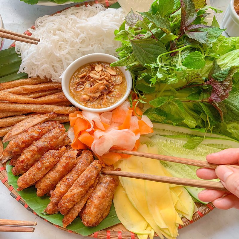 Ăn Gì Ở Tháp Bà Nha Trang? 10 Quán Ngon Rẻ Món Gì Cũng Có