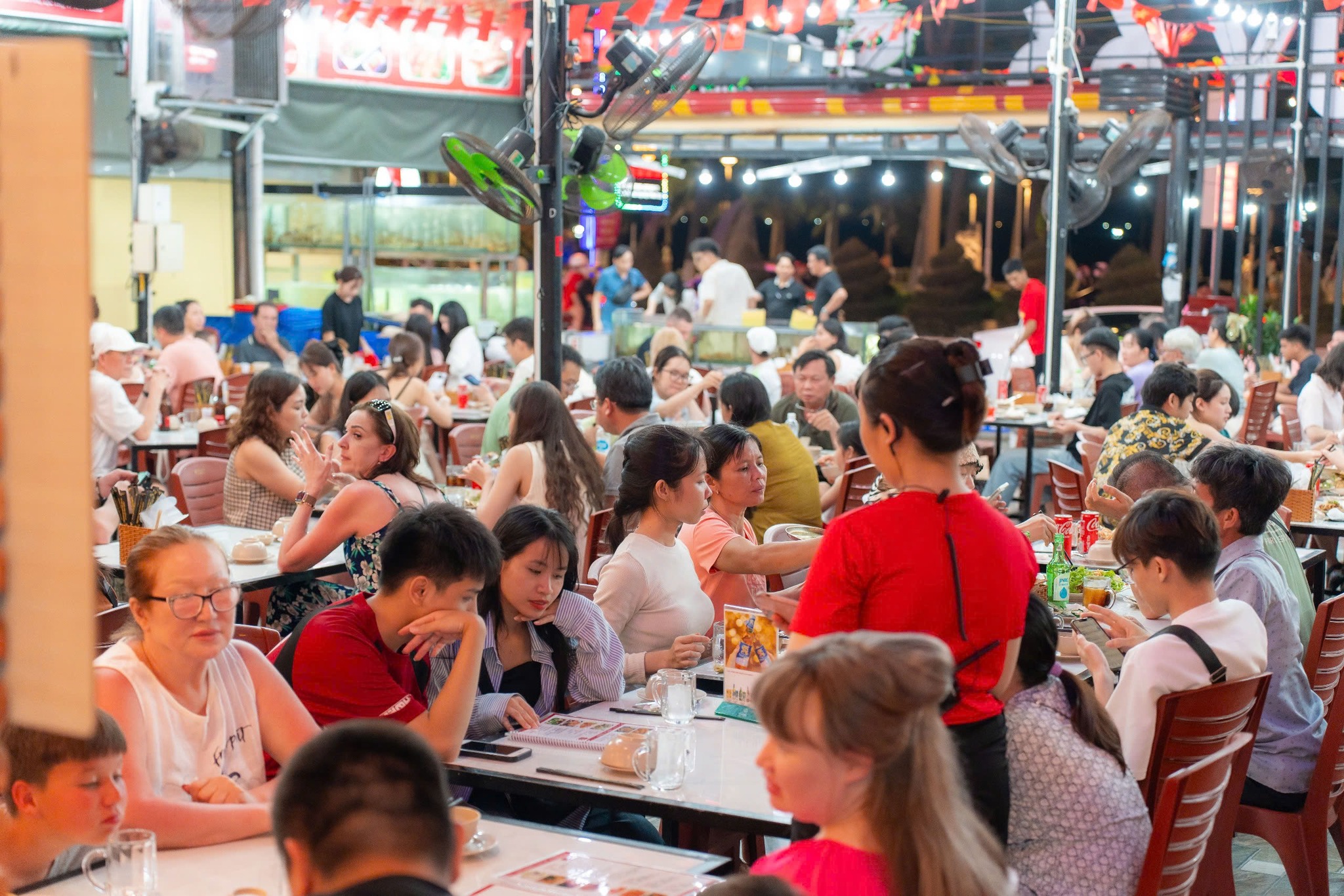 Hải Sản Tươi Sống Nha Trang 2026 Với 10 Quán Có Hồ Tôm Cua Tự Chọn