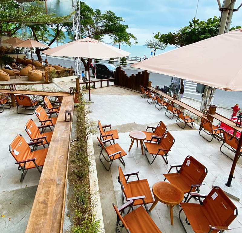 Ăn Gì Ở Phạm Văn Đồng Bắc Nha Trang? 10 Quán Ngon View Biển Nên Thử