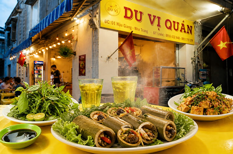 Dự Vị Quán Lẩu Riêu, Lẩu Gà Lá É Lai Rai Vỉa Hè Nha Trang