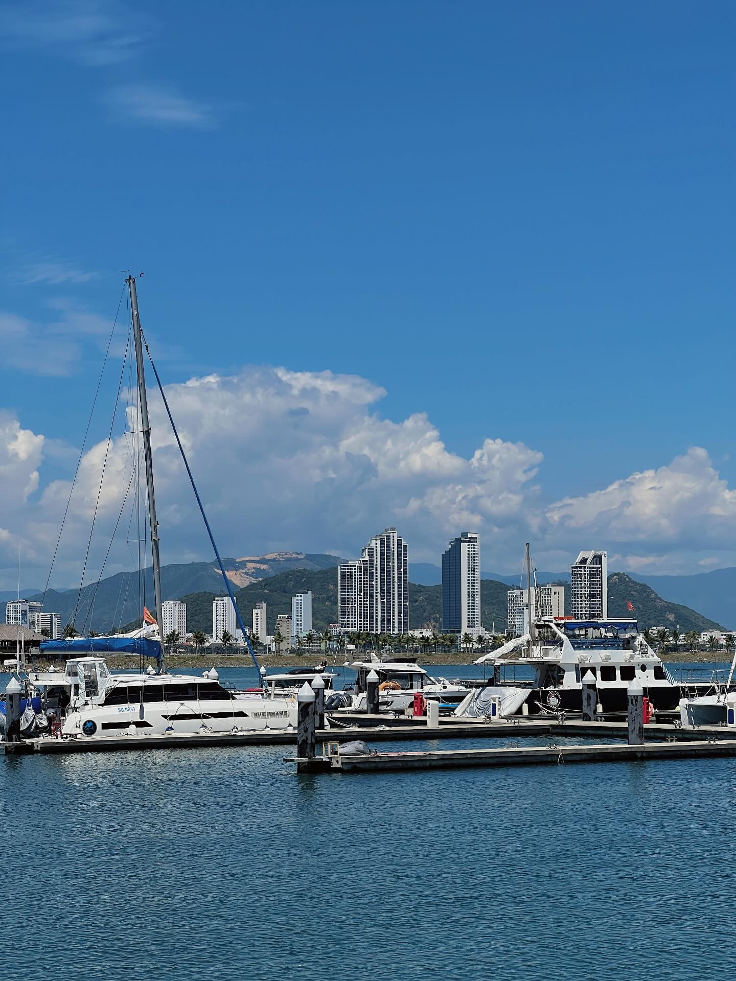 Bến Du Thuyền Nha Trang Góc Châu Âu Giữa Vịnh Biển Xanh