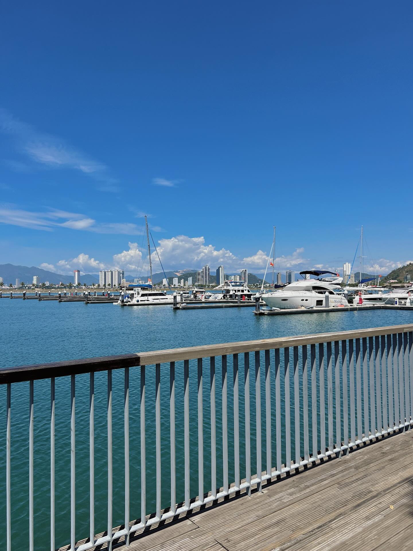 Bến Du Thuyền Nha Trang Góc Châu Âu Giữa Vịnh Biển Xanh