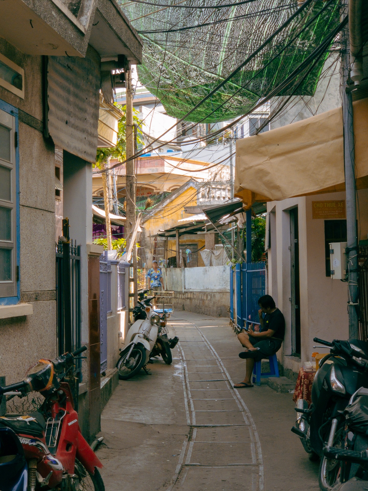 Trí Nguyên, Hòn Đảo Của Những Con Hẻm Và Làng Bè