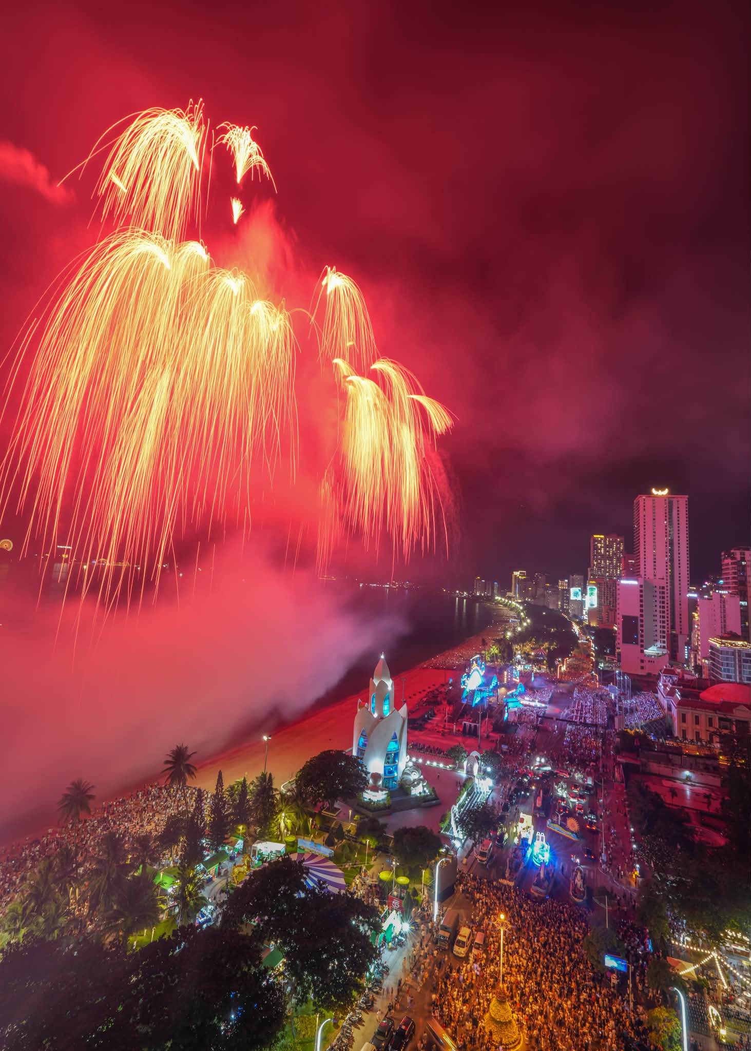 Biển Người Phủ Kín Đường Trần Phú Festival Biển Nha Trang 2026 Quá Hoành Tráng
