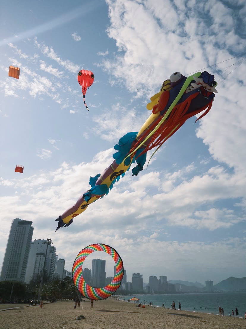 Review Lễ hội Diều khổng lồ Nha Trang 2026 Rực rỡ bầu trời Festival Biển