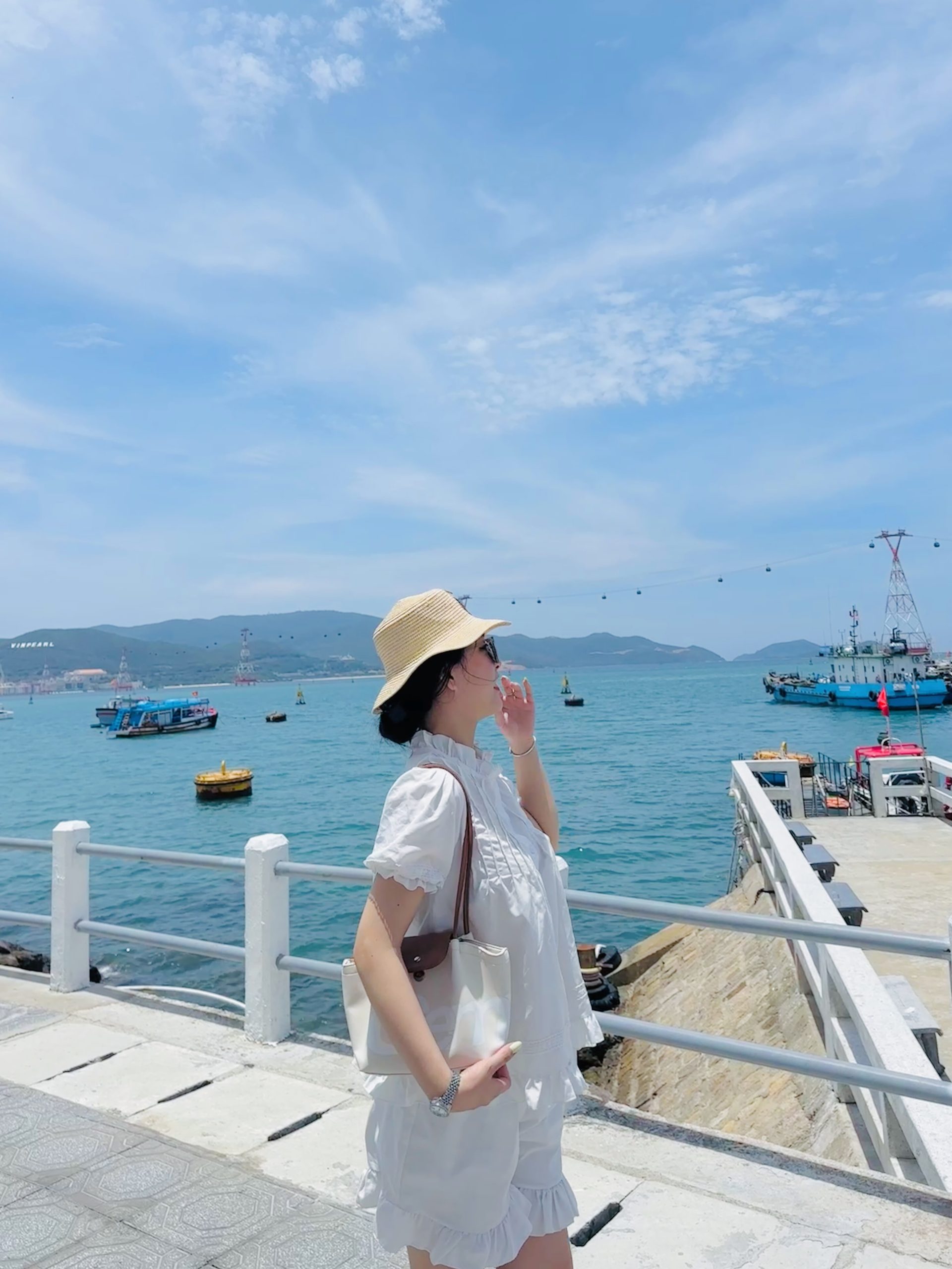 Ăn Gì Gần Bảo Tàng Hải Dương Học Nha Trang? Gợi Ý Quán Ăn Gần Cầu Đá