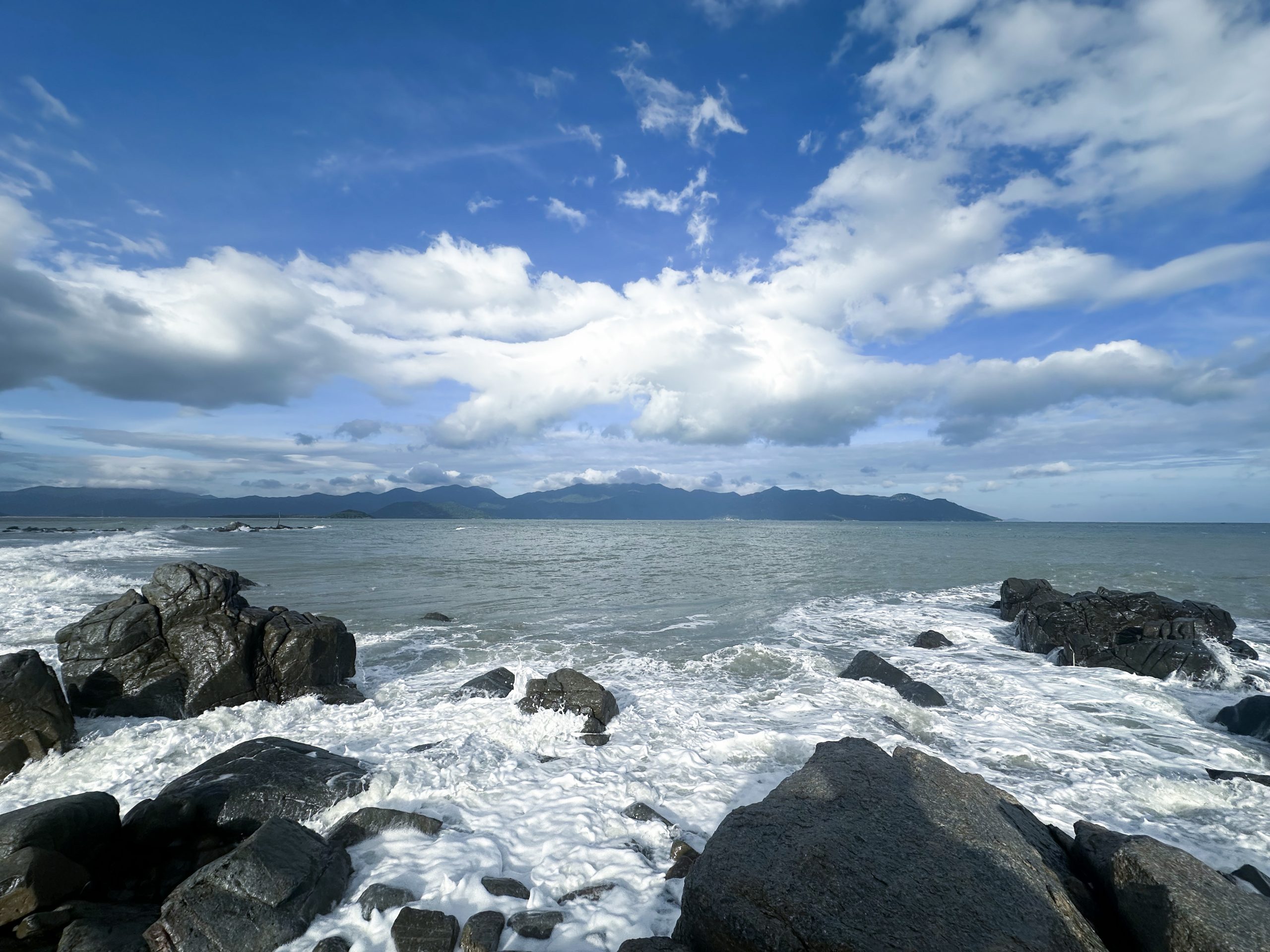 Hang Heo Bắc Nha Trang Qua Những Góc Đá Hoang Sơ Bên Biển